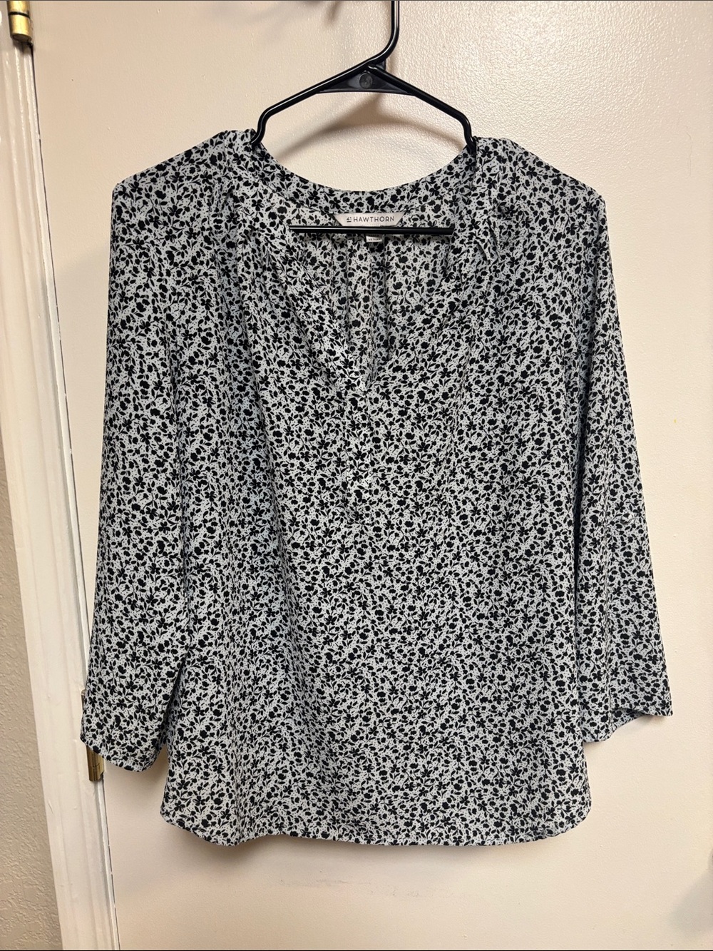 Hawthorn Black White Floral V Neck Blouse Size M